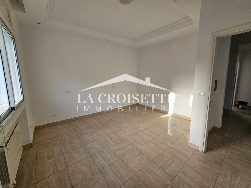 Duplex S+5 à usage bureautique au Lac 2